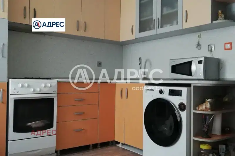Етаж от къща във Варна, Галата