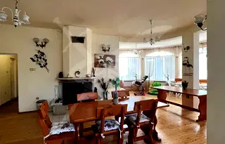 Етаж от къща във Варна, Галата