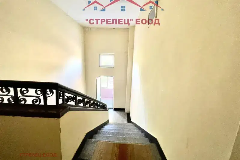 Floor of House in Dobrich, Jp Gara