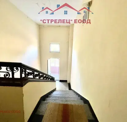 Снимка 2 — Етаж от къща с 2 спални и гараж в Добрич, ЖП Гара