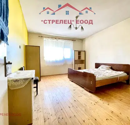 Снимка 4 — Етаж от къща с 2 спални и гараж в Добрич, ЖП Гара