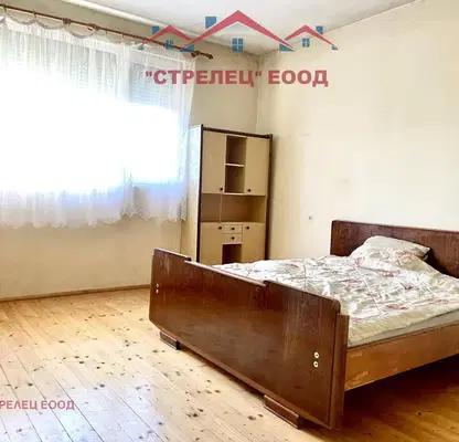 Снимка 5 — Етаж от къща с 2 спални и гараж в Добрич, ЖП Гара