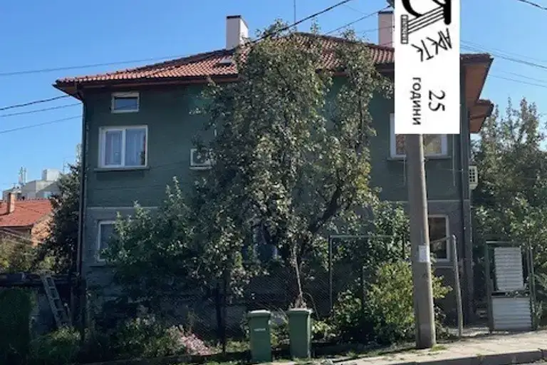 Етаж от къща в София, Карпузица