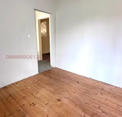 Photo 4 — Floor of House in Sofia, Knyajevo