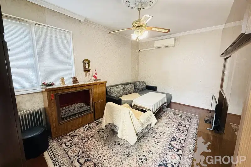 Етаж от къща във Варна, Левски 1
