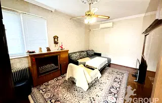Етаж от къща във Варна, Левски 1