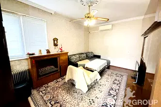 Етаж от къща във Варна, Левски 1