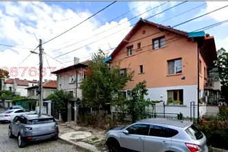 Етаж от къща в София, Левски