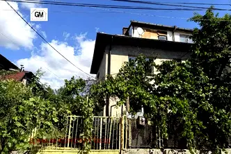 Етаж от къща в София, Левски