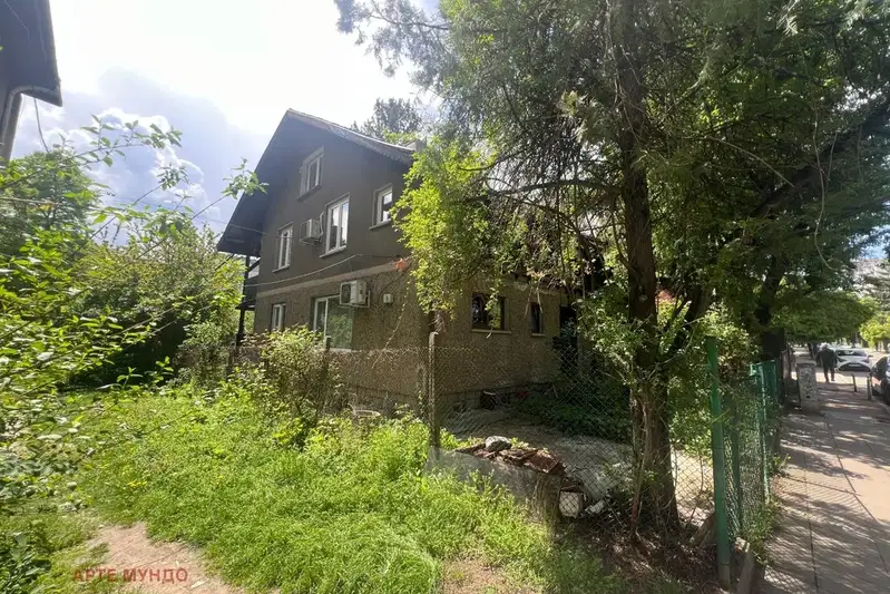 Floor of House in Sofiya, Lozenec
