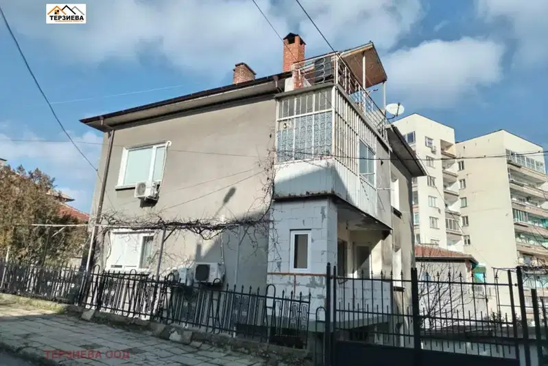 Етаж от къща в Стара Загора, Македонски