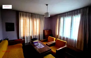 Етаж от къща в Габрово, Младост