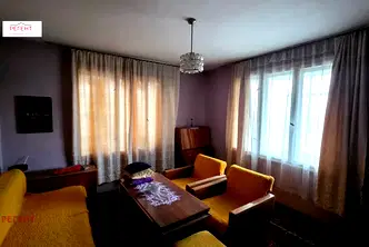 Етаж от къща в Габрово, Младост