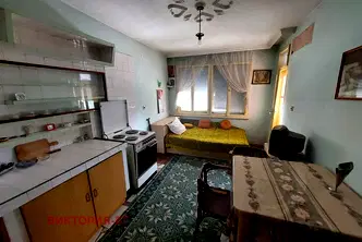 Етаж от къща в Пловдив, Прослав