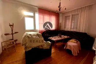 Етаж от къща в Пловдив, Прослав
