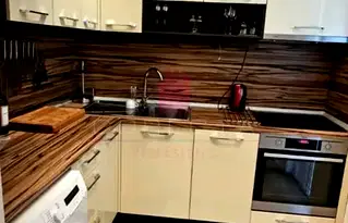 Етаж от къща в Русе, Родина 1