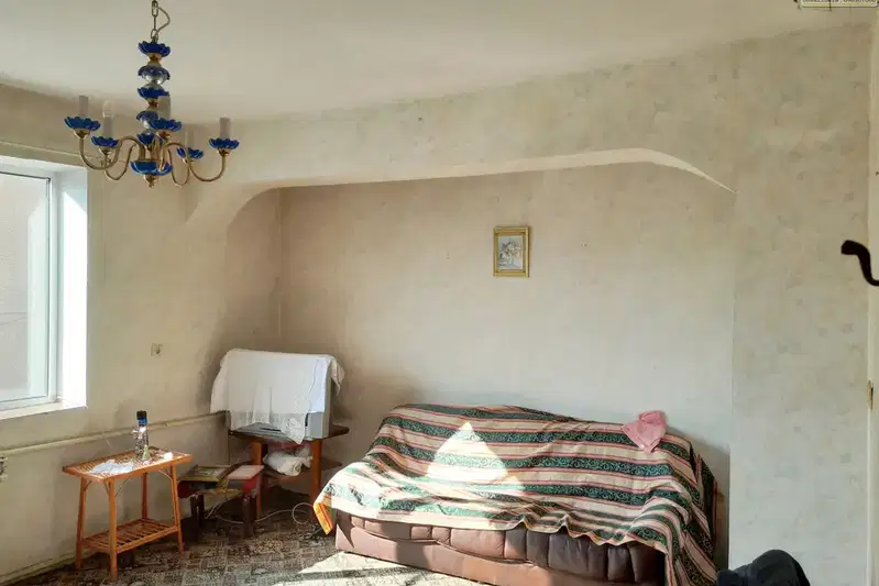 Floor of House in Montana, Shirok Centyr