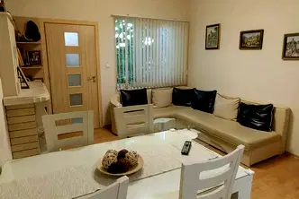 Етаж от къща в Плевен, Широк център