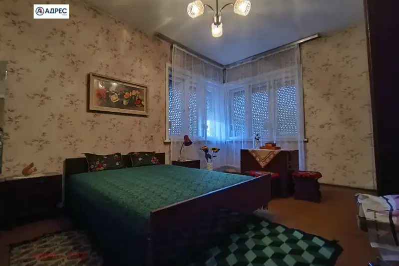 Етаж от къща в Русе, Широк център