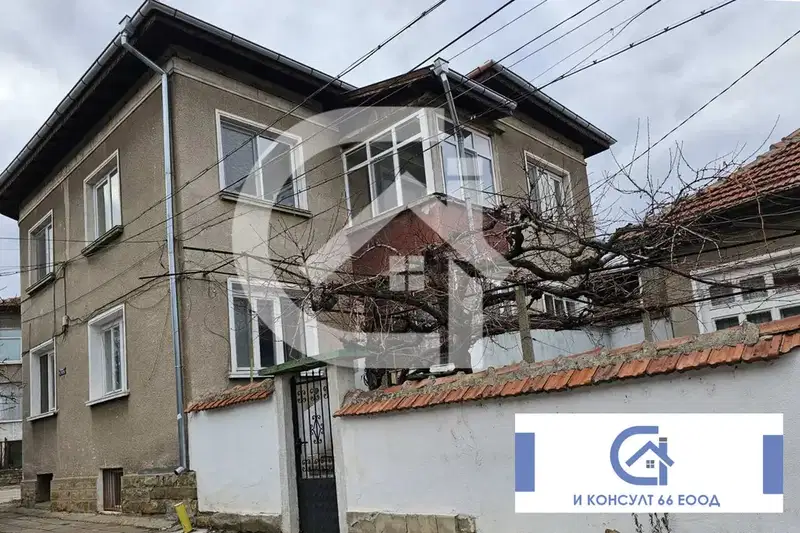 Floor of House in Lovech, Shirok Centyr