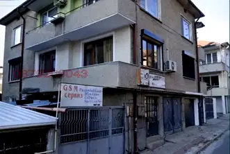 Етаж от къща в Раз, Варош