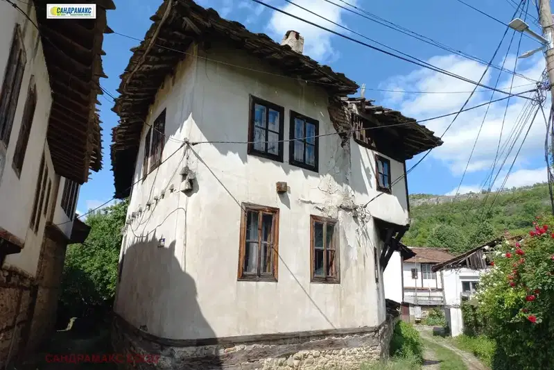 Floor of House in Lovech, Varosha