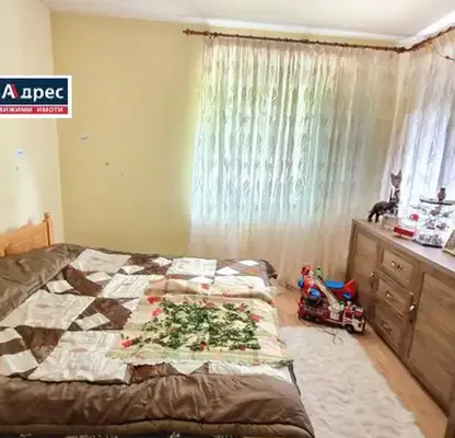Снимка 2 — Етаж от къща с 2 спални в кв. Военно училище, Шумен