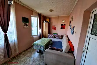 Етаж от къща в Пазарджик, Запад