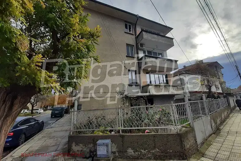 Етаж от къща в Бургас, Карнобат