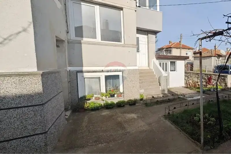 Етаж от къща в Добрич, Каварна