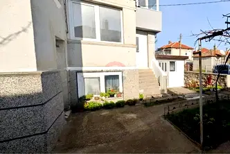 Етаж от къща в Добрич, Каварна
