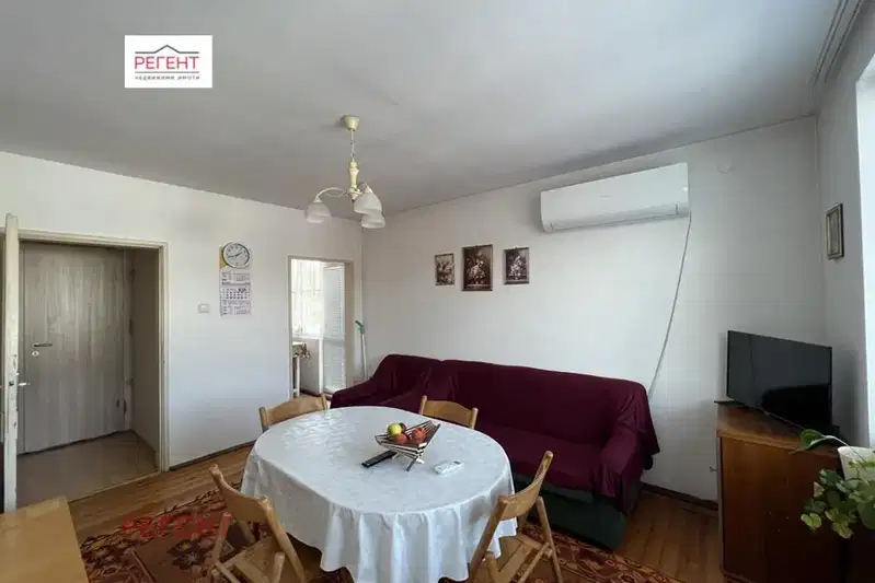 Floor of House in Oblast Gabrovo, Popovci