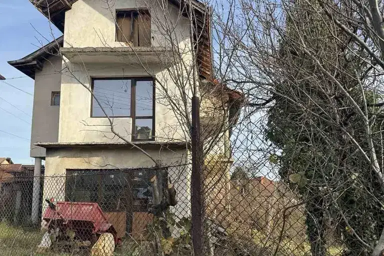 Floor of House in Oblast Montana, Berkovica