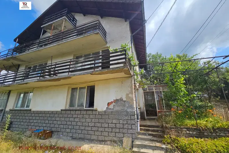 Floor of House in Oblast Pernik, Dren