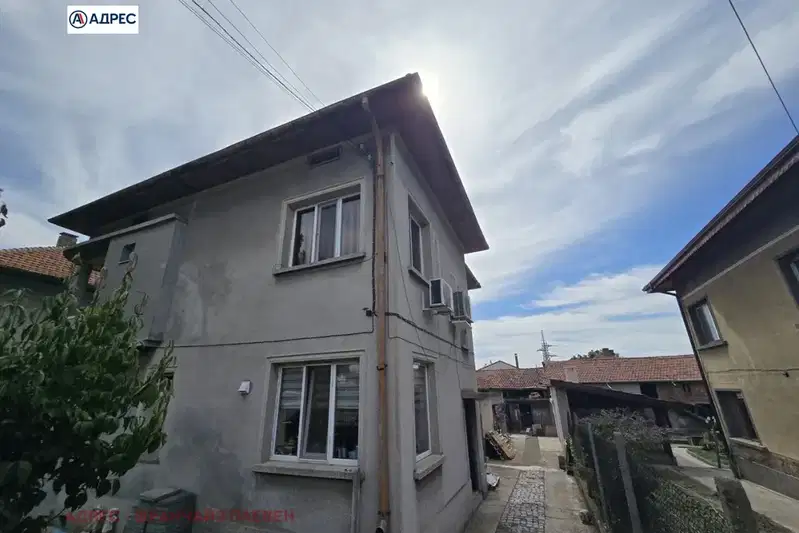 Floor of House in Pleven, Opanec