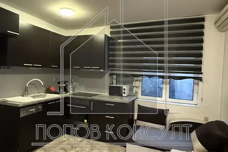 Етаж от къща с 3 стаи в Асеновград с двор