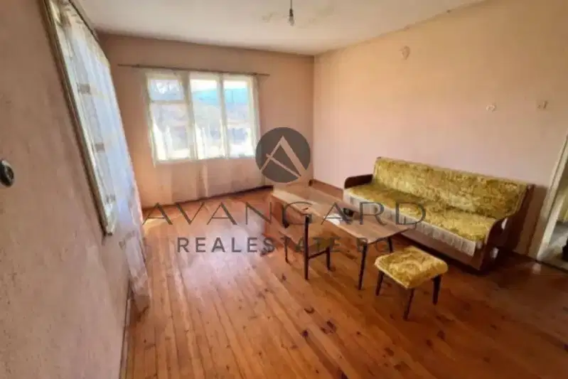 Floor of House in Oblast Plovdiv, Krumovo