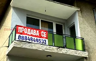 Етаж от къща в Русе, Две могили