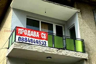 Етаж от къща в Русе, Две могили