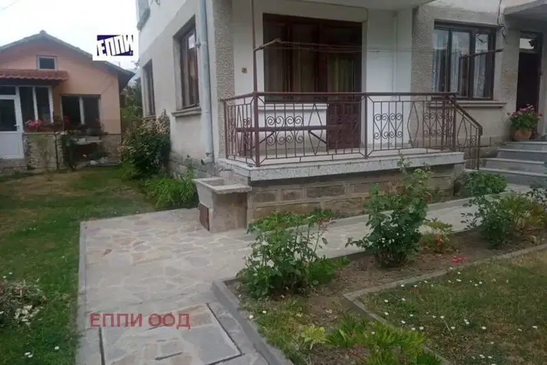 Floor of House in област София, Pirdop