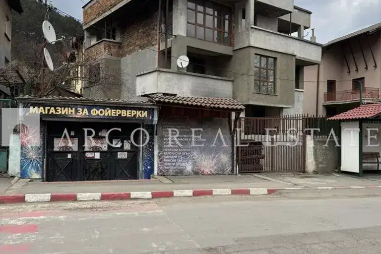 Етаж от къща в София, Своге