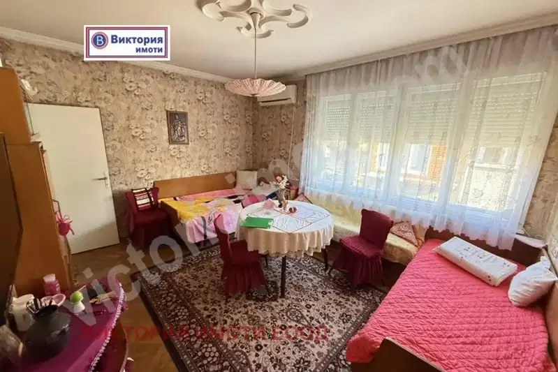 Трети етаж от къща с 2 спални в центъра на Горна Оряховица