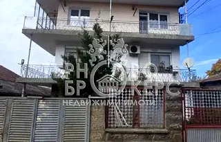 Етаж от къща във Велико Търново, Павликени