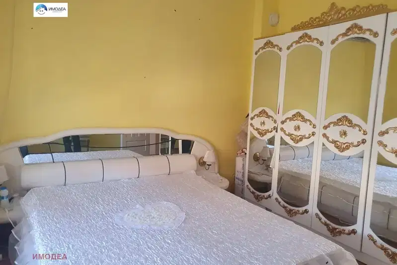 Floor of House in Oblast Veliko Tyrnovo, Pavlikeni