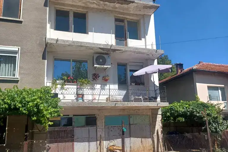 Floor of House in Oblast Veliko Tyrnovo, Strajica