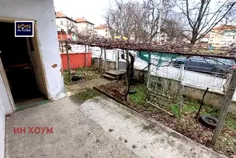Етаж от къща във Враца, Мездра