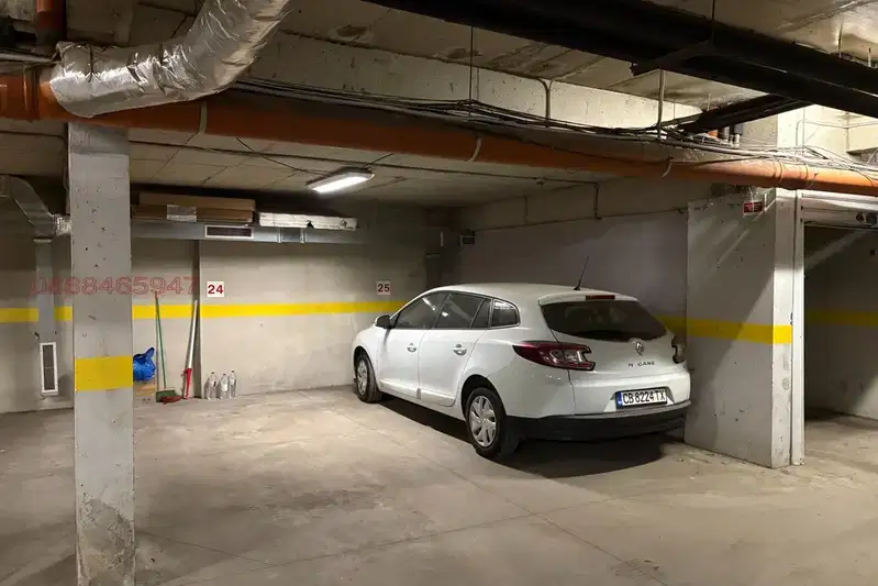 Garage/Parking in Sofiya, Banishora