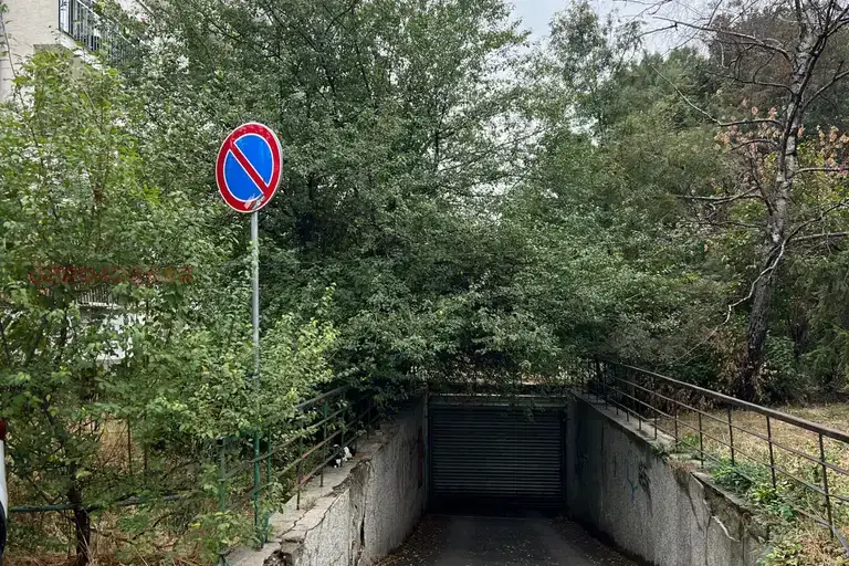 Garage in Sofia, Borovo