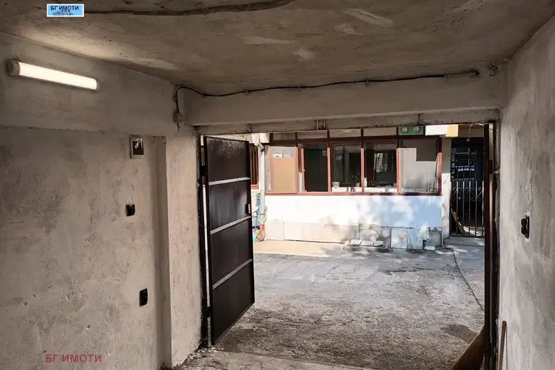 Garage/Parking in Vraca, Centyr