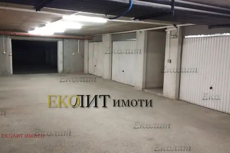 Garage/Parking in Sofiya, Centyr